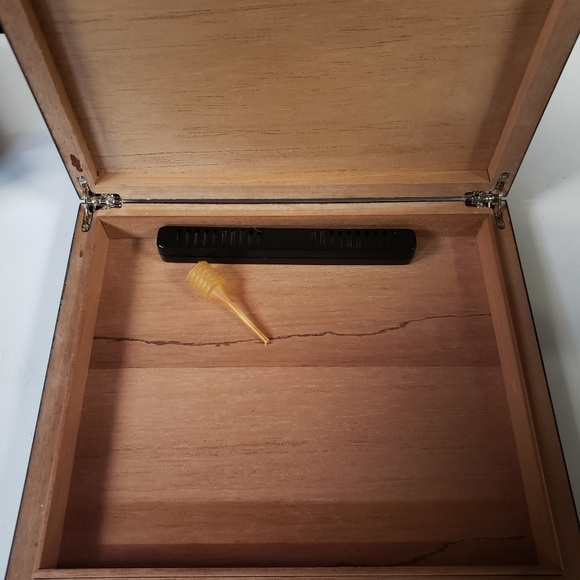 Humidor - Picture 2 of 4